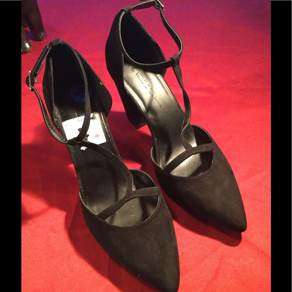 Wild Diva Black T Strap Heels Sz 10